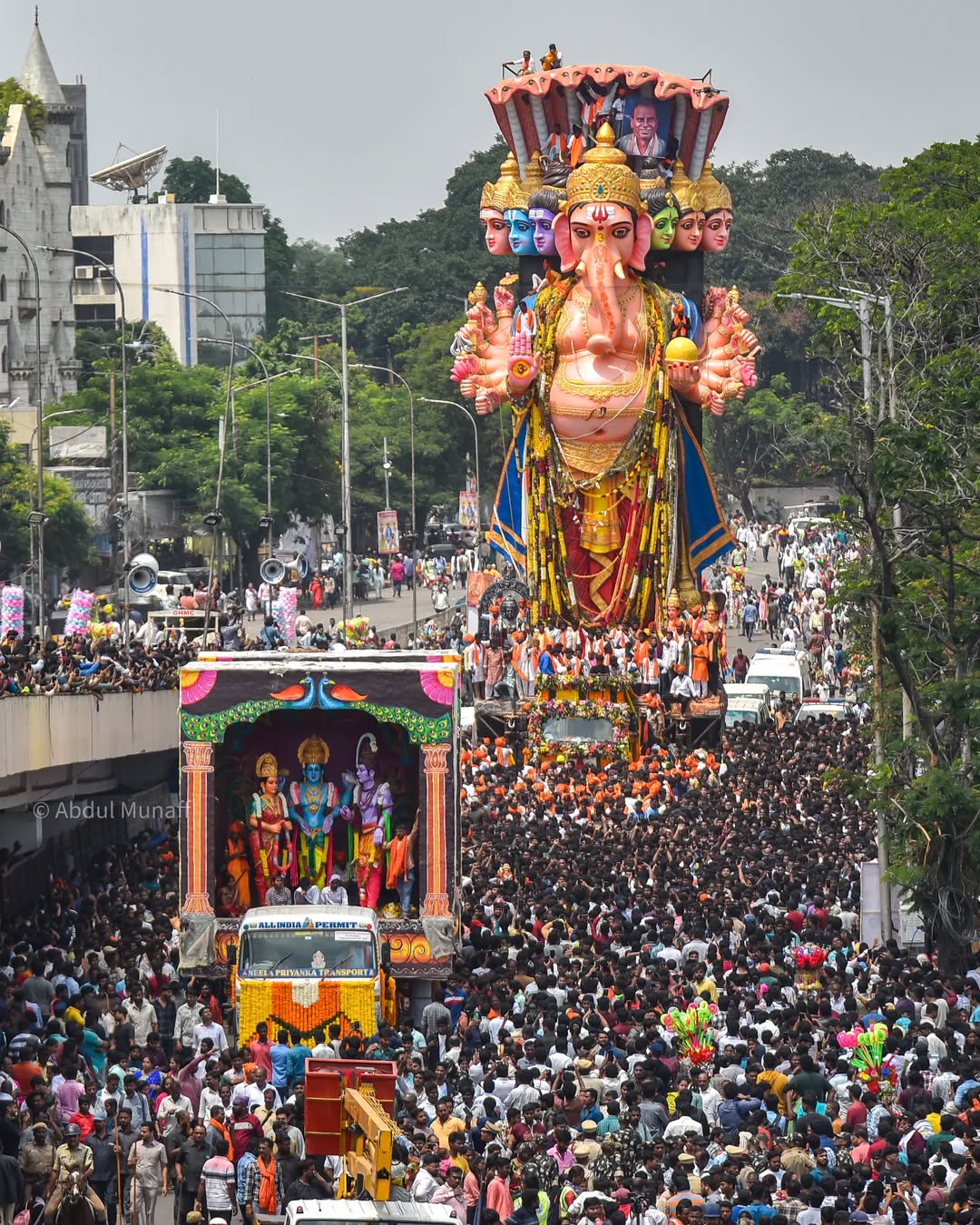 Khairatabad Ganesh 2025 Hyderabad's 69-Foot-Tall Ganpati Khairatabad Ganesh 2025 Hyderabad's 69-Foot-Tall Ganpati