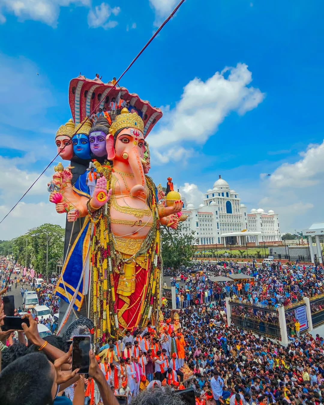 Khairatabad Ganesh 2025 Hyderabad's 69-Foot-Tall Ganpati Khairatabad Ganesh 2025 Hyderabad's 69-Foot-Tall Ganpati