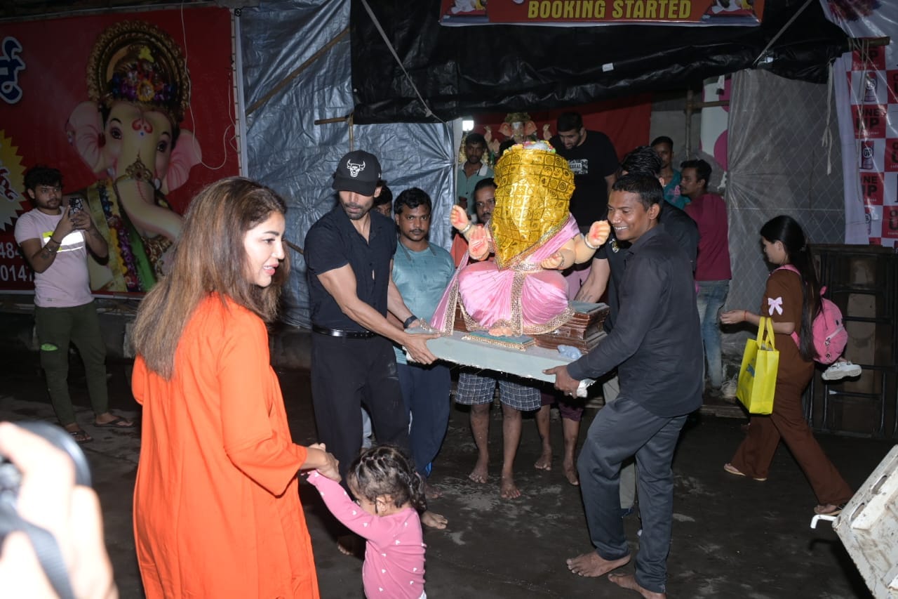 Ganesh Chaturthi 2025 Gurmeet Choudhary And Debina Bonnerjee Bring Bappa Home Photos