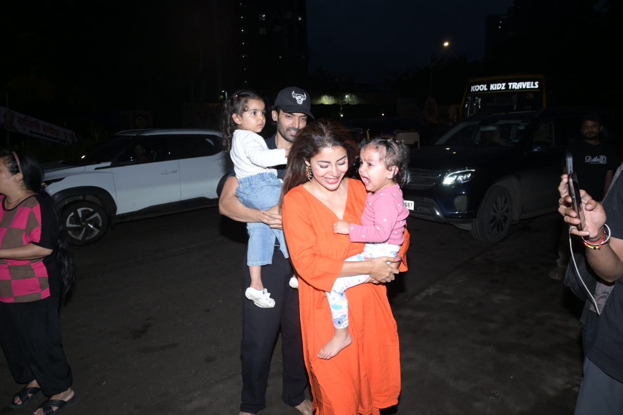 Ganesh Chaturthi 2025 Gurmeet Choudhary And Debina Bonnerjee Bring Bappa Home Photos