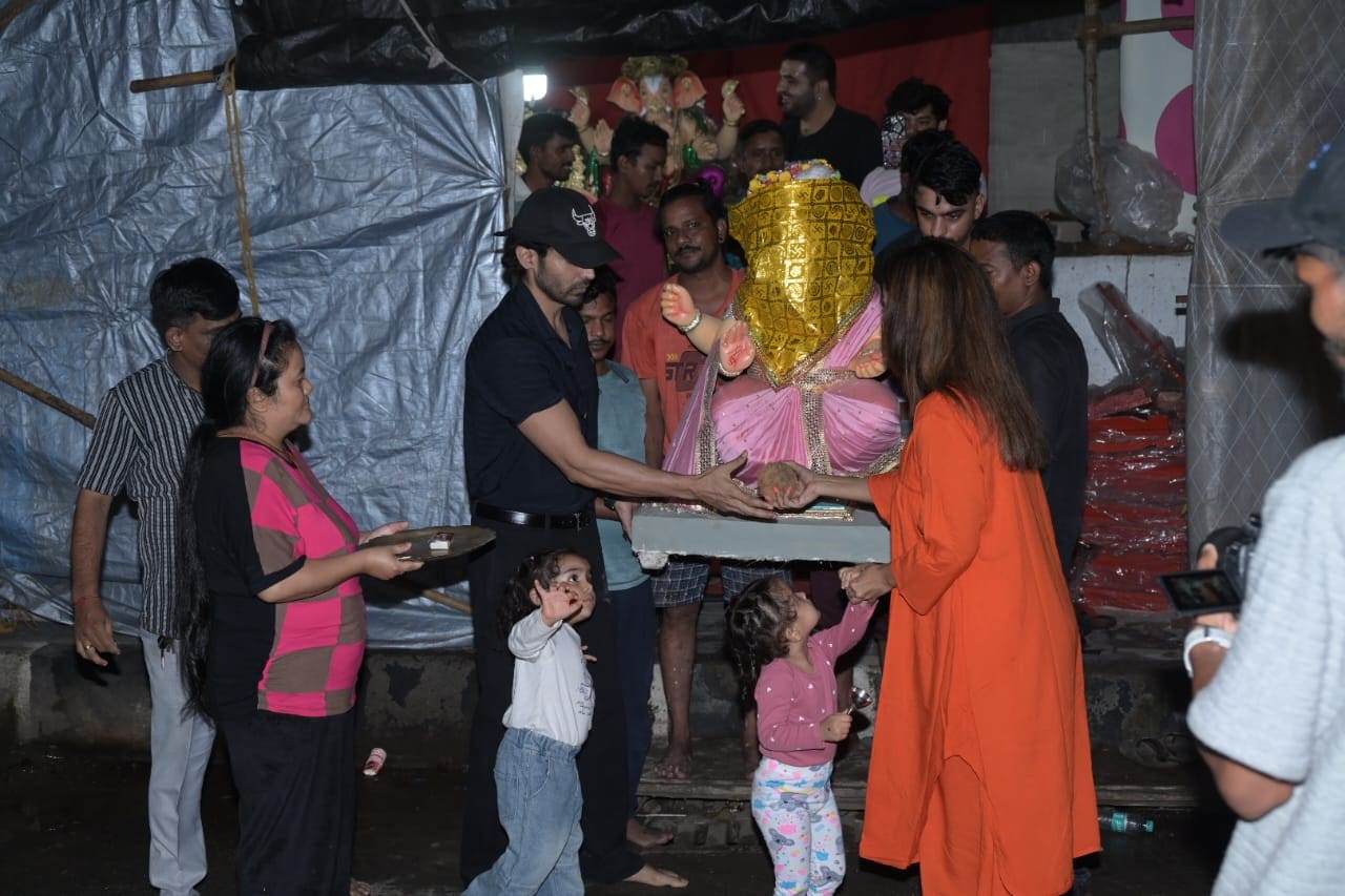 Ganesh Chaturthi 2025 Gurmeet Choudhary And Debina Bonnerjee Bring Bappa Home Photos