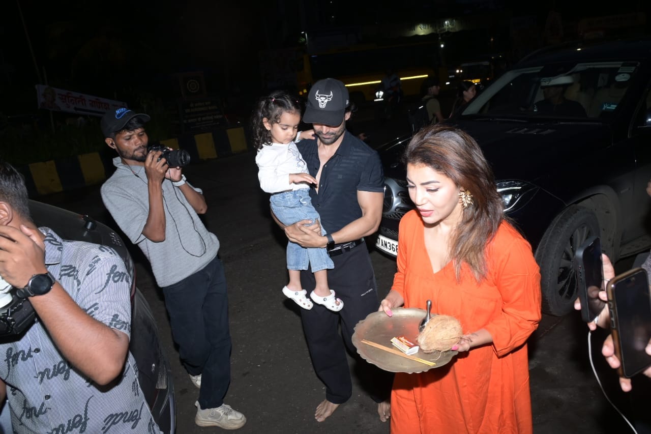 Ganesh Chaturthi 2025 Gurmeet Choudhary And Debina Bonnerjee Bring Bappa Home Photos