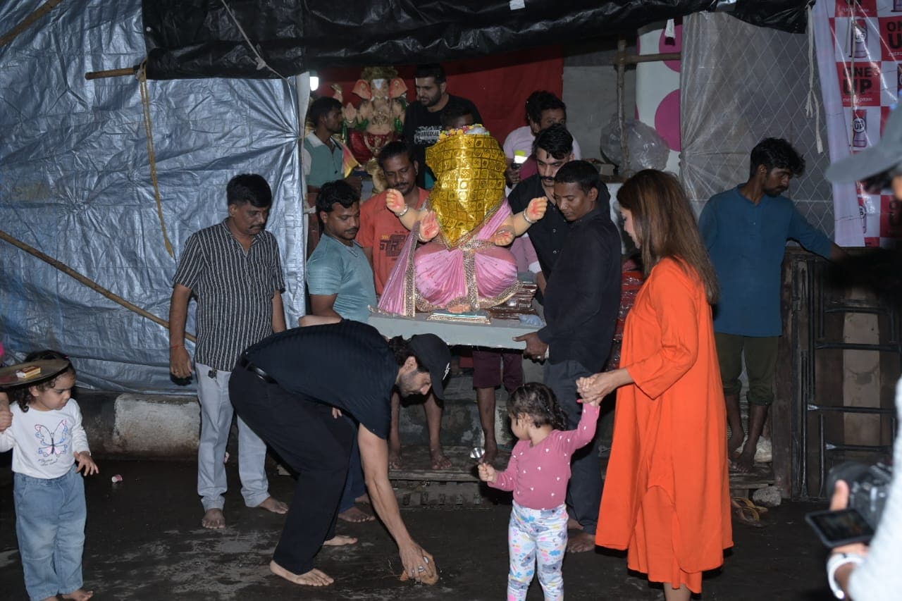 Ganesh Chaturthi 2025 Gurmeet Choudhary And Debina Bonnerjee Bring Bappa Home Photos