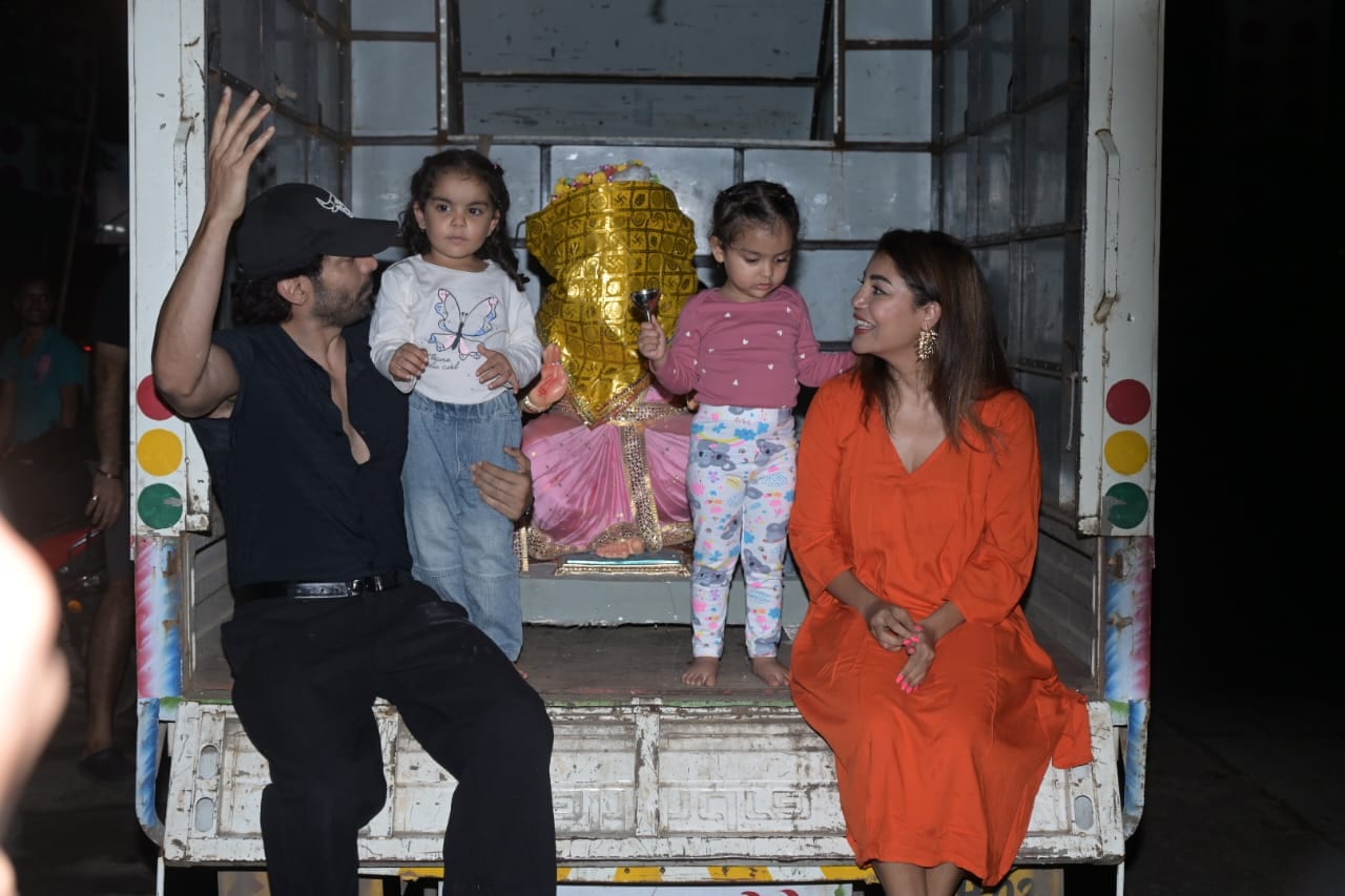 Ganesh Chaturthi 2025 Gurmeet Choudhary And Debina Bonnerjee Bring Bappa Home Photos