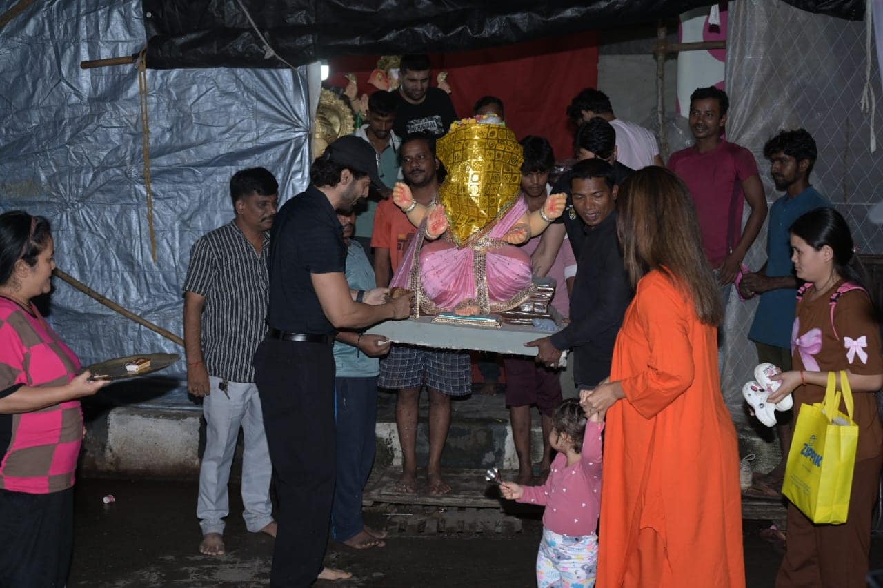 Ganesh Chaturthi 2025 Gurmeet Choudhary And Debina Bonnerjee Bring Bappa Home Photos