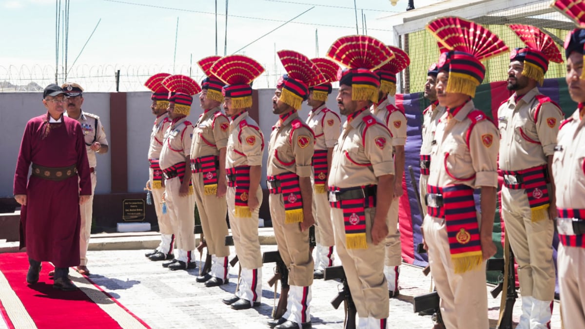CISF Jawans Forced to Give Guard of Honour, Defying Rules