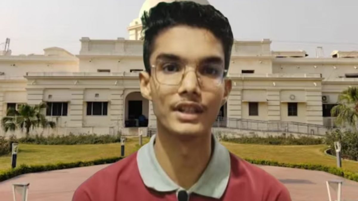 Mumbai Vendor's Son Overcomes Obstacles, Cracks IIT Exam