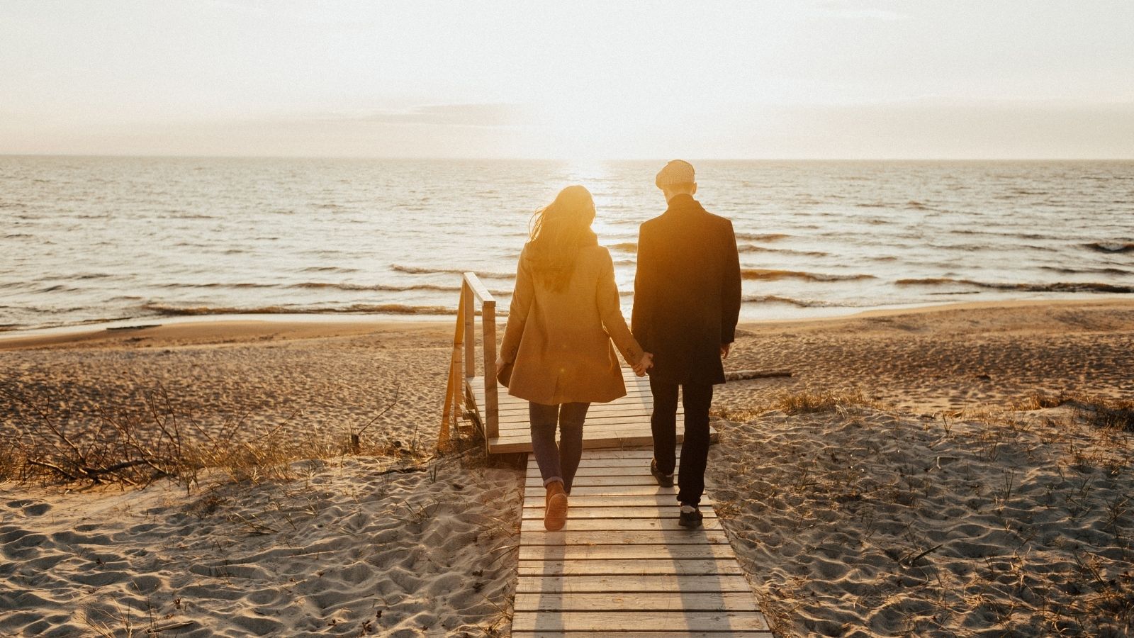 6 Psychological Signs That Reveal Your Partner Is Unhappy In The Relationship