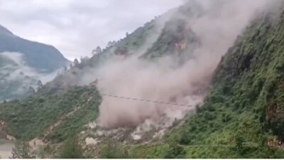 Screengrab of video capturing landslide in Kullu (Credits: PTI/file photo)