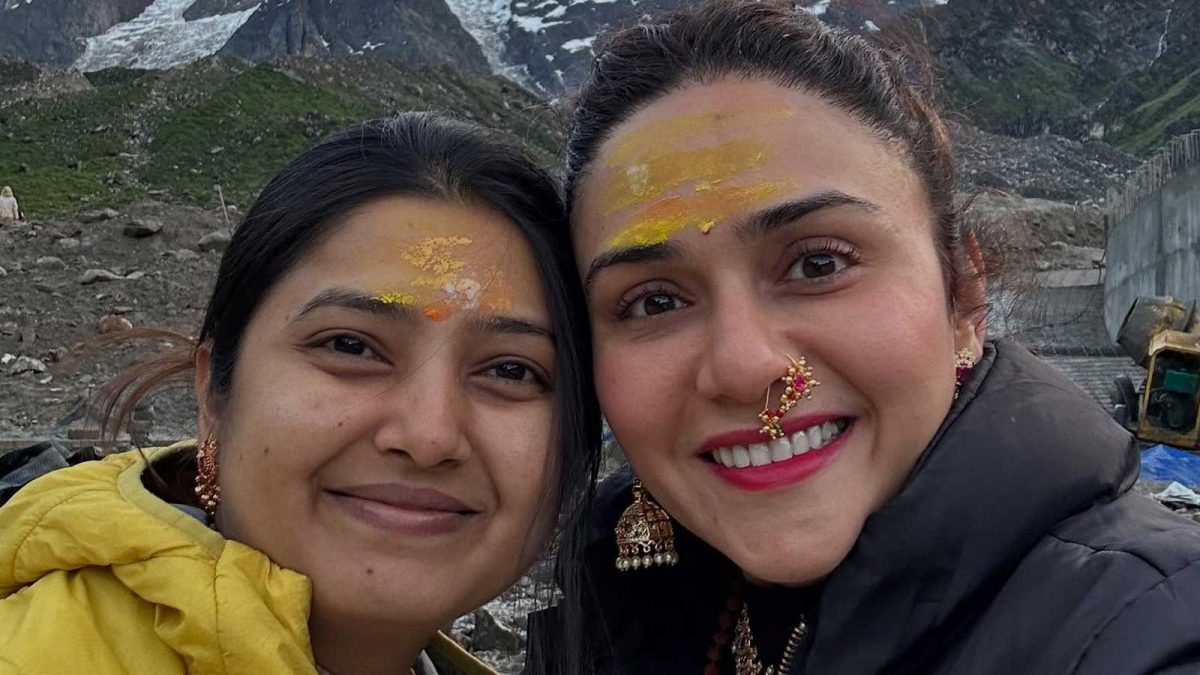 Amruta Khanvilkar's Birthday Note to Prajakta Mali