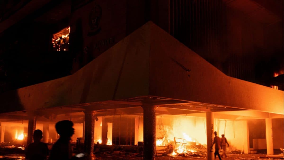 Indonesia Revokes Lawmakers’ Housing Allowance After Nationwide Protest Claim 6 Lives