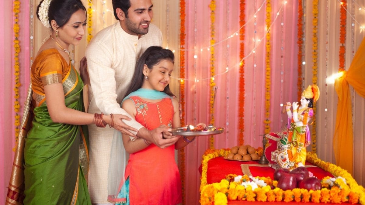 Janmashtami 2025: Step-By-Step Puja Vidhi And Full Lyrics Of Aarti Kunj Bihari Ki