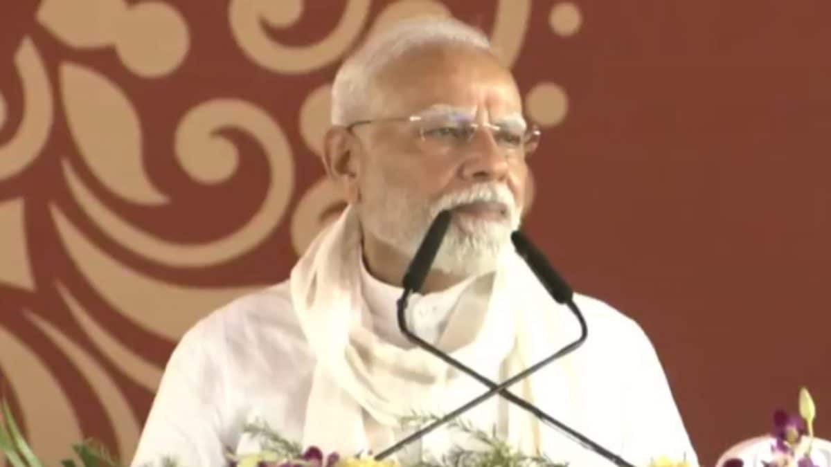 ‘Jail For Taking A Day Off’: PM Modi Slams Oppn Over Harsh Laws Against Sanitation Workers In Delhi