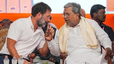 The conversation between Karnataka CM Siddaramaiah (right) and Rahul Gandhi was brief and to the point. (PTI File)