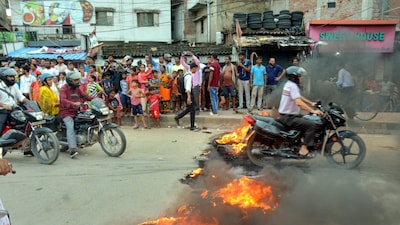 People block a road during an agitation after two minor siblings were found dead inside a parked car in Patna's Indrapuri area. (PTI photo)