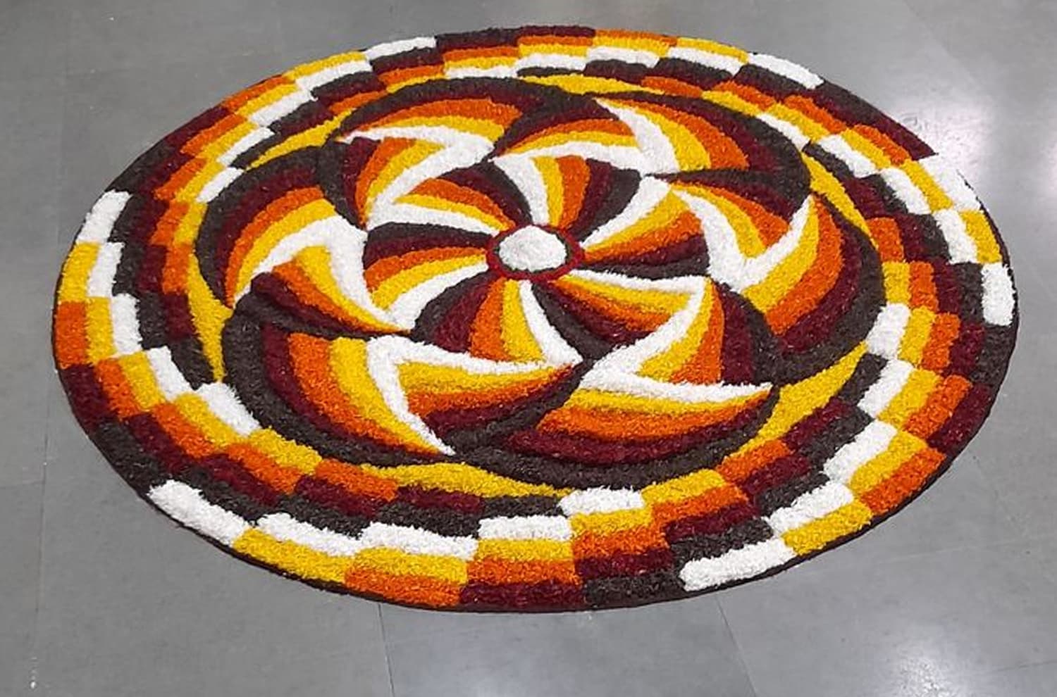 Onam 2025: Beautiful Pookalam Designs To Decorate Your Homes Onam 2025: Beautiful Pookalam Designs To Decorate Your Homes