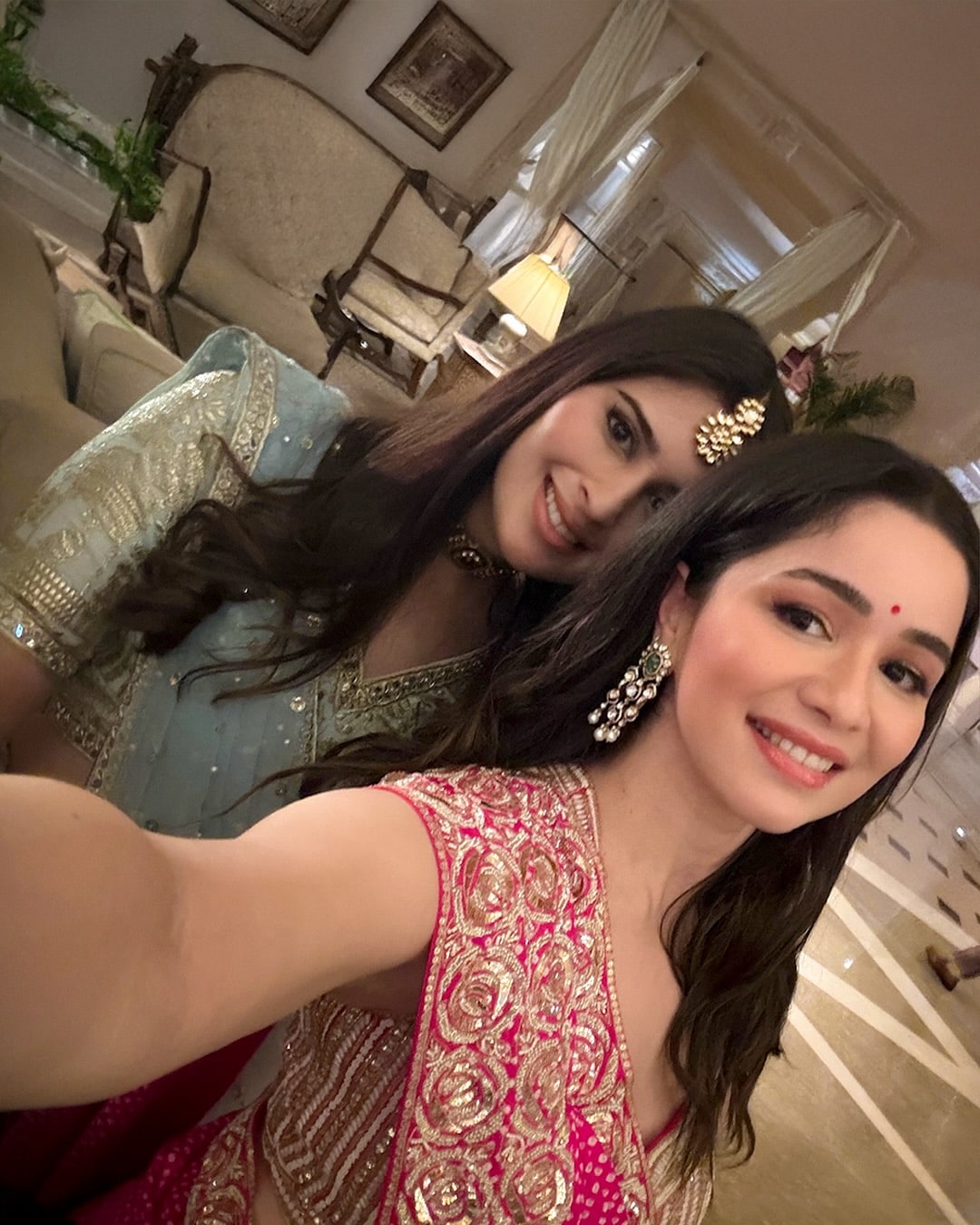 saaniya chandhok family dispute arjun tendulkar engagement viral pictures sara tendulkar