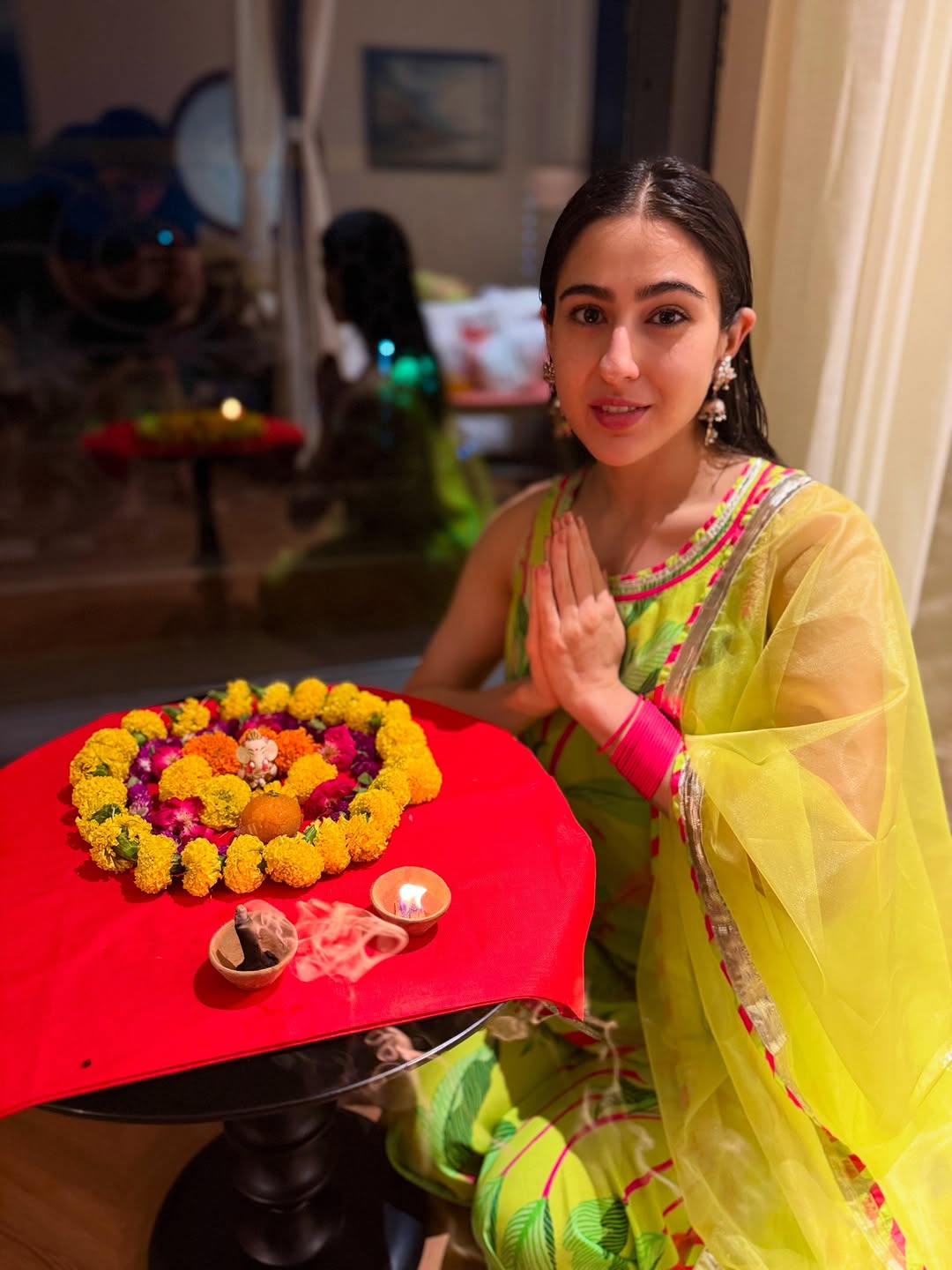 Sara Ali Khan: She is a picture of grace and sophistication in lime and green kurta set. The actress elevated her look with silver jhumkas. Sara Ali Khan: She is a picture of grace and sophistication in lime and green kurta set. The actress elevated her look with silver jhumkas.