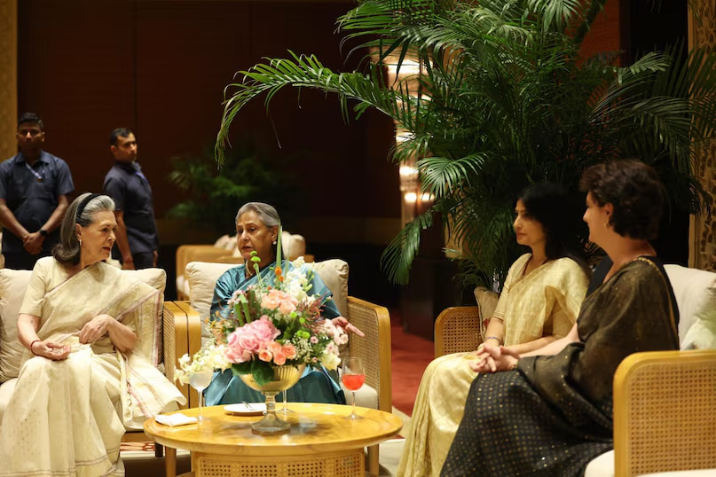 Veteran actress and Rajya Sabha MP Jaya Bachchan’s style has long been synonymous with grace and class. Dressed in a rich, textured saree and traditional jewellery, she added a regal touch to her appearance. Time and again, she proves that style is not defined by age but by attitude. (News18 Hindi) 