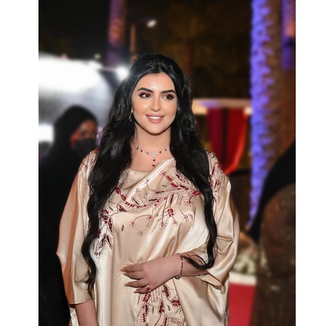 Dubai Princess Sheikha Mahra, Who Dumped Husband In Instagram Post, Is Engaged to Rapper French Montana Dubai Princess Sheikha Mahra, Who Dumped Husband In Instagram Post, Is Engaged to Rapper French Montana