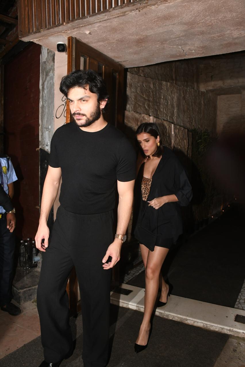 Veer Pahariya Protects Girlfriend Tara Sutaria On Dinner Date, See Pics Veer Pahariya Protects Girlfriend Tara Sutaria On Dinner Date, See Pics