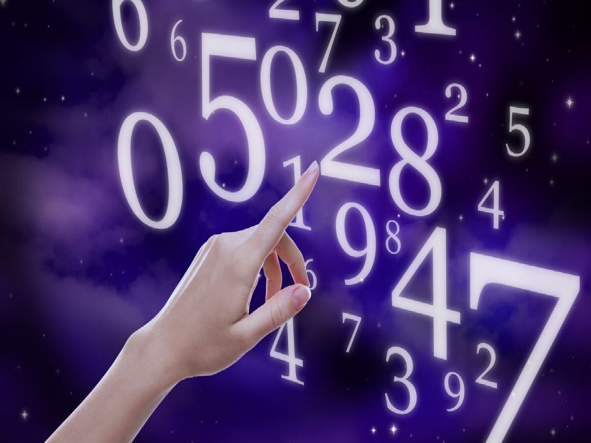 For those in businesses connected to overseas markets, the number 7 is considered fortunate. It also brings opportunities in digital fields, such as software development, YouTube, social media, and vastu-related work. In these areas, people with this number often find themselves excelling. (News18 Telugu)