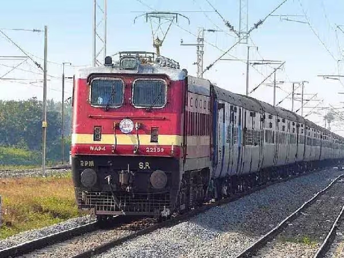 Shocking, Train, Toilet, Railway Station, railways, ట్రైన్, రైలు, టాయిలెట్, రైల్వే స్టేషన్, ఇండియన్ రైల్వేస్ Shocking, Train, Toilet, Railway Station, railways, ట్రైన్, రైలు, టాయిలెట్, రైల్వే స్టేషన్, ఇండియన్ రైల్వేస్