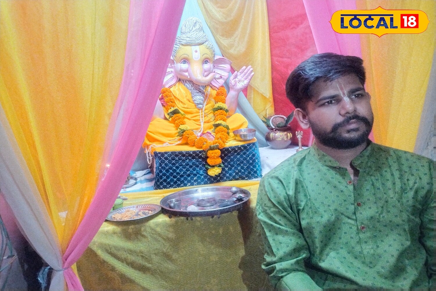 Shreyansh, an engineering student specialising in Artificial Intelligence, has been passionate about making Ganpati idols since the age of ten. What began as a childhood hobby has now evolved into a distinctive creative pursuit. (News18 Hindi) Shreyansh, an engineering student specialising in Artificial Intelligence, has been passionate about making Ganpati idols since the age of ten. What began as a childhood hobby has now evolved into a distinctive creative pursuit. (News18 Hindi)