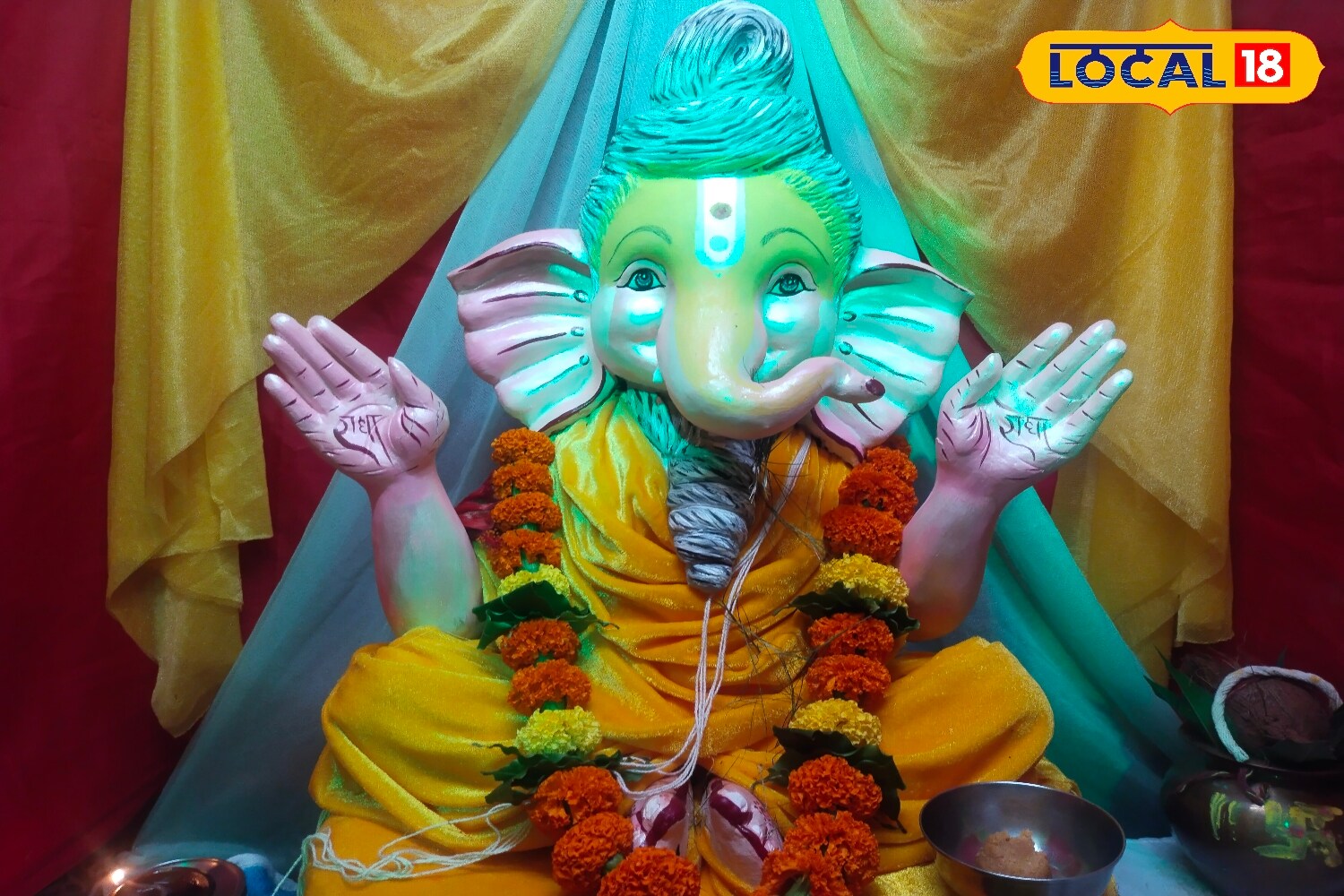 “I have been following Premanand Ji Maharaj on social media for the past one and a half years,” Shreyansh said. “I listen to his sermons, and his words and thoughts can genuinely inspire and transform lives.” (News18 Hindi) “I have been following Premanand Ji Maharaj on social media for the past one and a half years,” Shreyansh said. “I listen to his sermons, and his words and thoughts can genuinely inspire and transform lives.” (News18 Hindi)