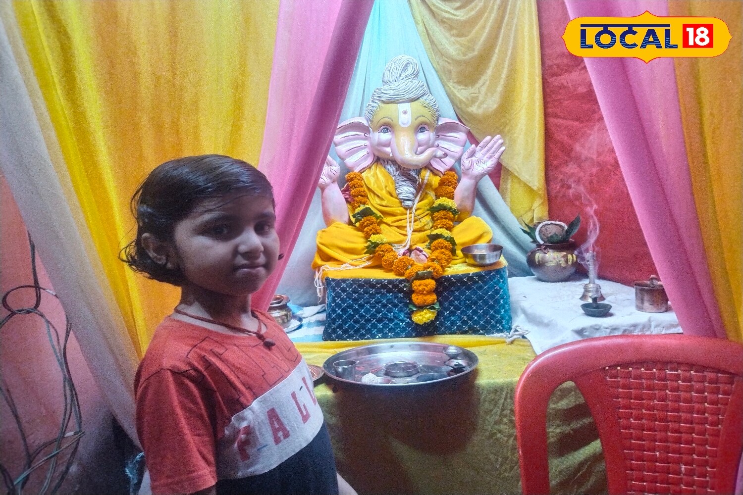 He added, “Maharaj Ji shares simple teachings, but they carry deep significance in human life. This inspired me to create Ganesh Ji in his likeness this year. The idol, made from paver clay, took about a week to complete.” (News18 Hindi) He added, “Maharaj Ji shares simple teachings, but they carry deep significance in human life. This inspired me to create Ganesh Ji in his likeness this year. The idol, made from paver clay, took about a week to complete.” (News18 Hindi)