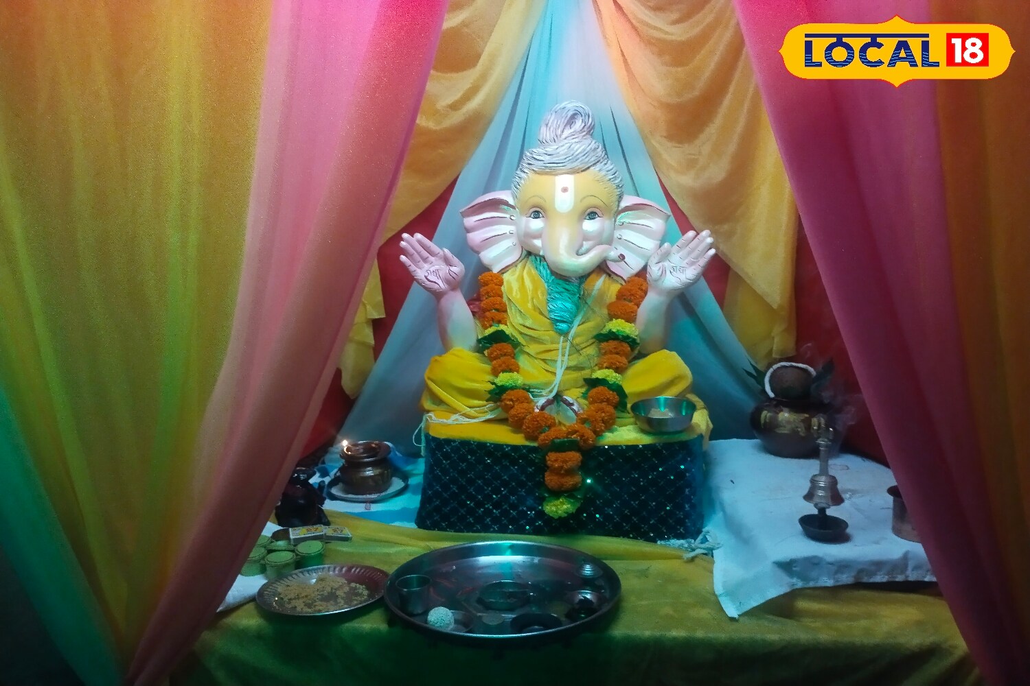 For the past 12 years, Shreyansh has continued this tradition, crafting a variety of unique idols each year. This year, inspired by Premanand Ji, he created an idol that has become a local attraction and a symbol of devotion, creativity, and artistic dedication. (News18 Hindi) For the past 12 years, Shreyansh has continued this tradition, crafting a variety of unique idols each year. This year, inspired by Premanand Ji, he created an idol that has become a local attraction and a symbol of devotion, creativity, and artistic dedication. (News18 Hindi)