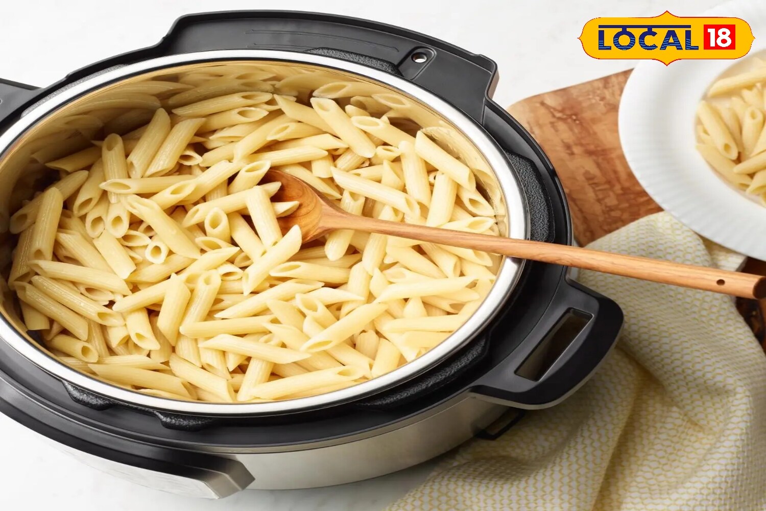 A new recipe trend is making waves on social media - pasta cooked in a pressure cooker. This quick and easy method is not only convenient but also promises great taste, making it a favourite in many households. (News18 Hindi) A new recipe trend is making waves on social media - pasta cooked in a pressure cooker. This quick and easy method is not only convenient but also promises great taste, making it a favourite in many households. (News18 Hindi)