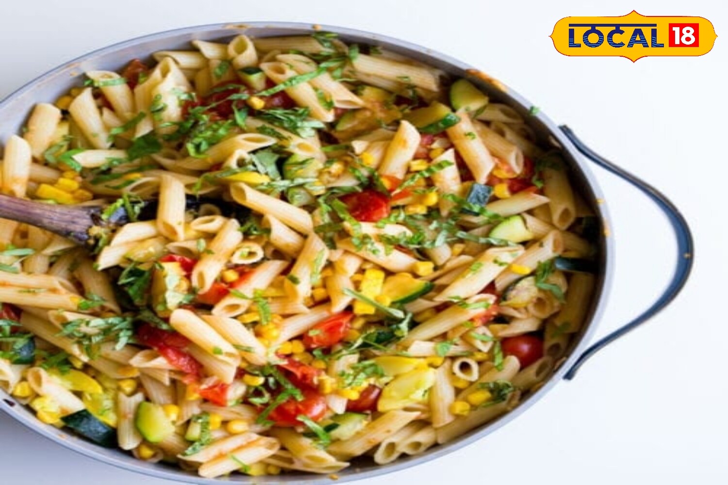 The method is straightforward. Heat some oil in the cooker, sauté finely chopped garlic and onion until golden, then add vegetables such as capsicum, carrot, and sweet corn. (News18 Hindi) The method is straightforward. Heat some oil in the cooker, sauté finely chopped garlic and onion until golden, then add vegetables such as capsicum, carrot, and sweet corn. (News18 Hindi)