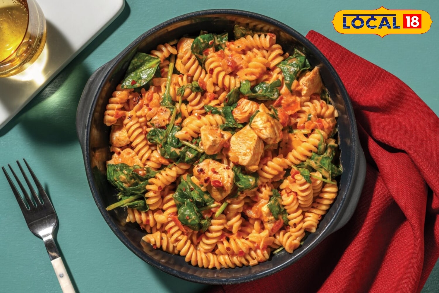 The speciality of cooker pasta lies in its simplicity. It takes less time, requires minimal water, and preserves the natural flavour of the vegetables. In just 15 to 20 minutes, the dish is ready to be enjoyed. (News18 Hindi) The speciality of cooker pasta lies in its simplicity. It takes less time, requires minimal water, and preserves the natural flavour of the vegetables. In just 15 to 20 minutes, the dish is ready to be enjoyed. (News18 Hindi)