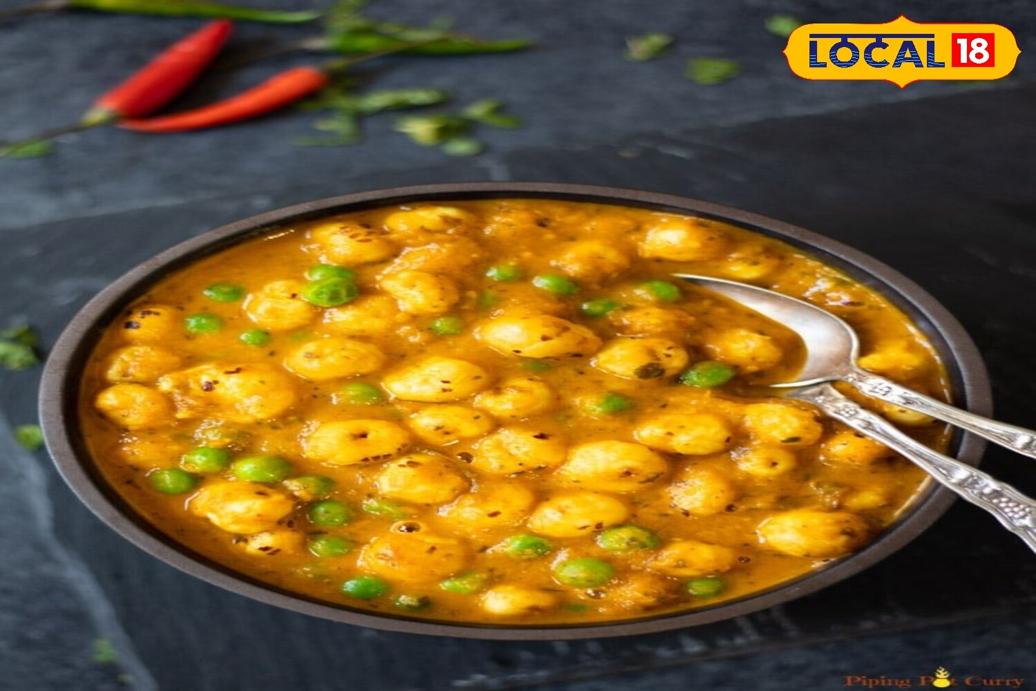 To prepare, heat ghee in a pan and roast the makhanas until light golden. Remove and set aside. In the same pan, heat oil and temper cumin seeds. Add onions and sauté until golden brown, then stir in ginger-garlic paste briefly. (News18 Hindi) To prepare, heat ghee in a pan and roast the makhanas until light golden. Remove and set aside. In the same pan, heat oil and temper cumin seeds. Add onions and sauté until golden brown, then stir in ginger-garlic paste briefly. (News18 Hindi)