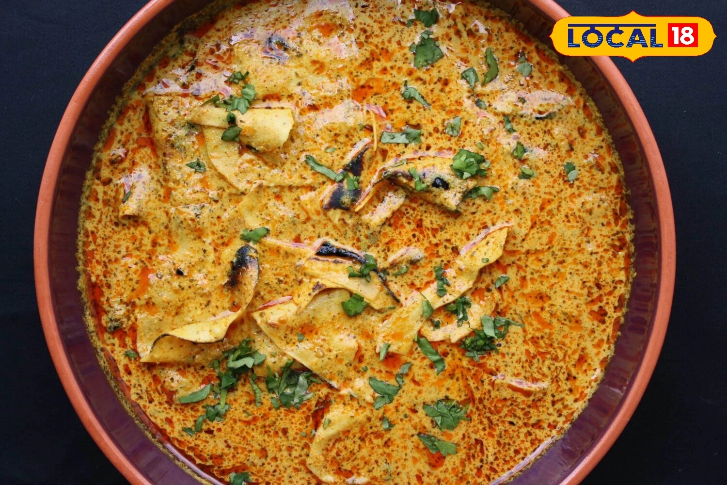 When vegetables run short at home, many households turn to quick and creative recipes. One such dish that stands out is papad ki sabzi, a preparation that is fast to cook, rich in flavour, and especially popular during rainy or winter days when comfort food is most desired. (News18 Hindi)