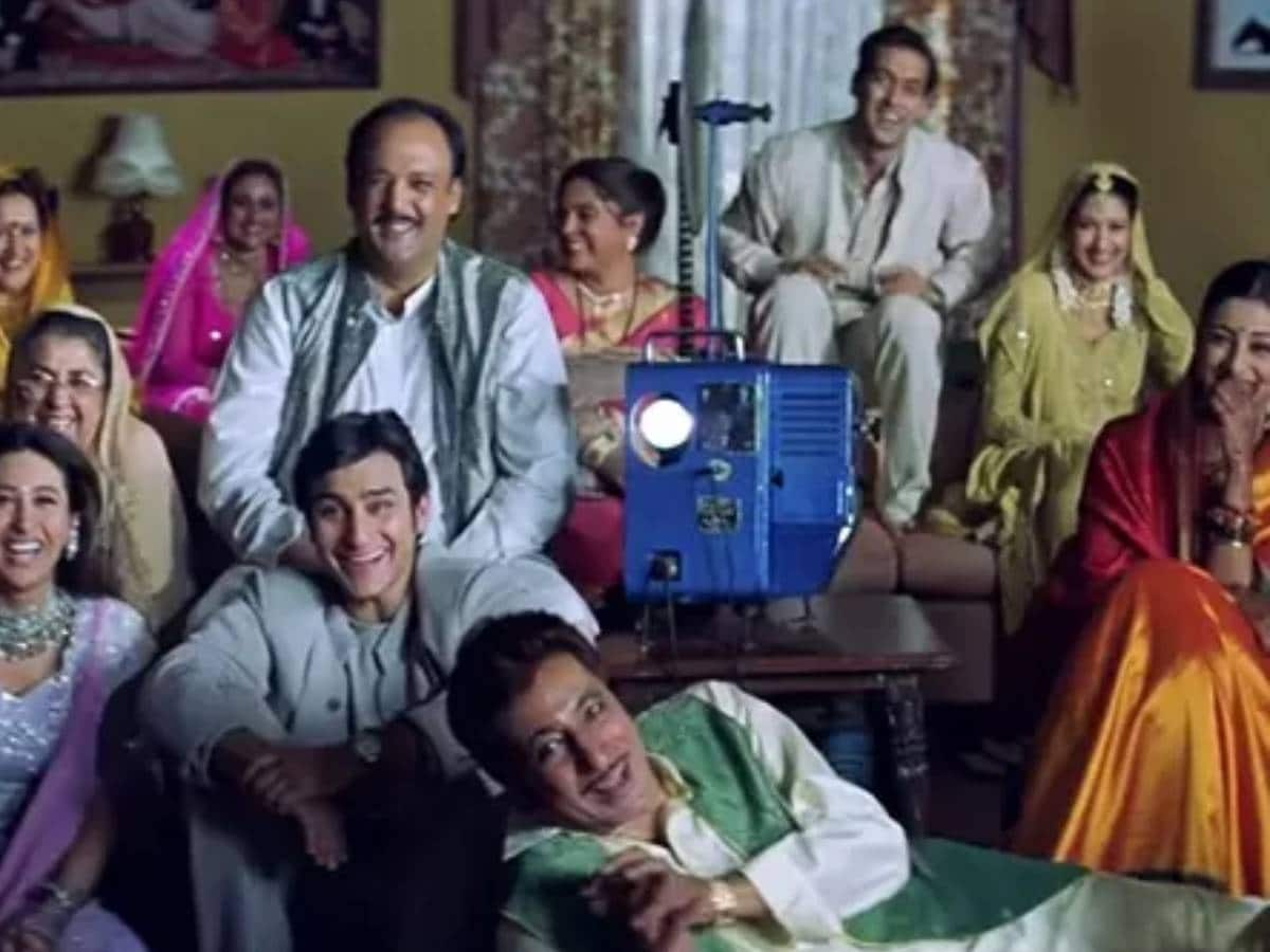 Released on November 5, 1999, Hum Saath-Saath Hain featured an ensemble cast including Salman Khan, Sonali Bendre, Mohnish Bahl, Tabu, Saif Ali Khan, Karisma Kapoor, Alok Nath, Reema Lagoo, Shakti Kapoor, and Neelam Kothari. Directed by Sooraj Barjatya, the film showcased the importance of family bonds, a recurring theme in his work under the Rajshri Productions banner. (News18 Hindi) Released on November 5, 1999, Hum Saath-Saath Hain featured an ensemble cast including Salman Khan, Sonali Bendre, Mohnish Bahl, Tabu, Saif Ali Khan, Karisma Kapoor, Alok Nath, Reema Lagoo, Shakti Kapoor, and Neelam Kothari. Directed by Sooraj Barjatya, the film showcased the importance of family bonds, a recurring theme in his work under the Rajshri Productions banner. (News18 Hindi)