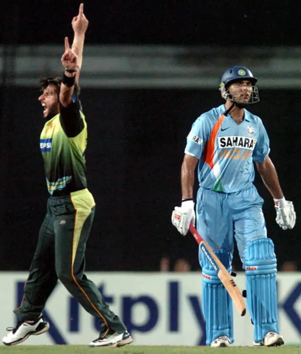 2008 – Kitply Cup – India lose by 25 runs: Pakistan after batting first posted 315/3 in 50 overs. Salman Butt and Younis Khan smashed individual hundreds for their side. In reply India fell short by 25 runs to lose the final.
