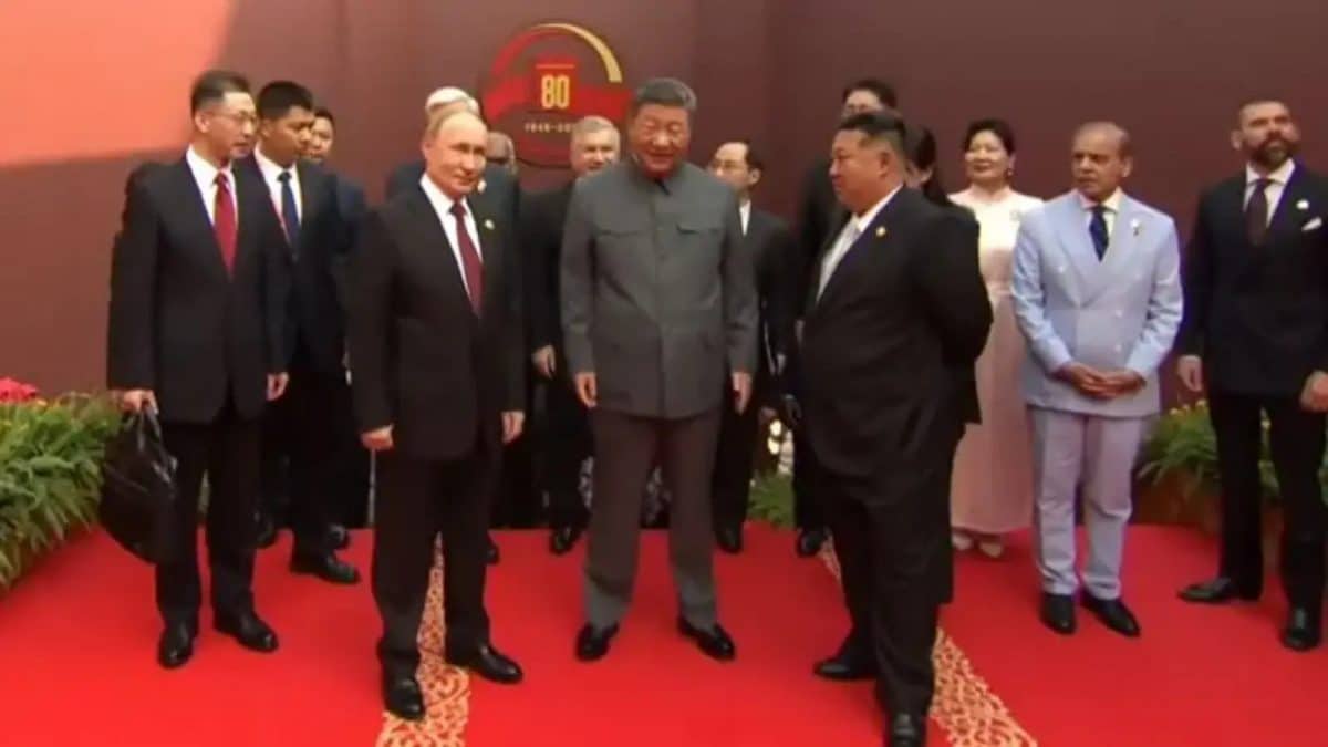 <div>China Victory Day Military Parade LIVE: Putin, Kim Jong Un Attend Xi's 'Victory Day' Event In Beijing</div>