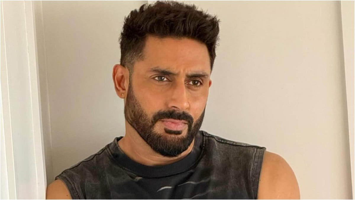 Abhishek Bachchan Flaunts Dashing New Look, Fans Wonder If It’s For(02)