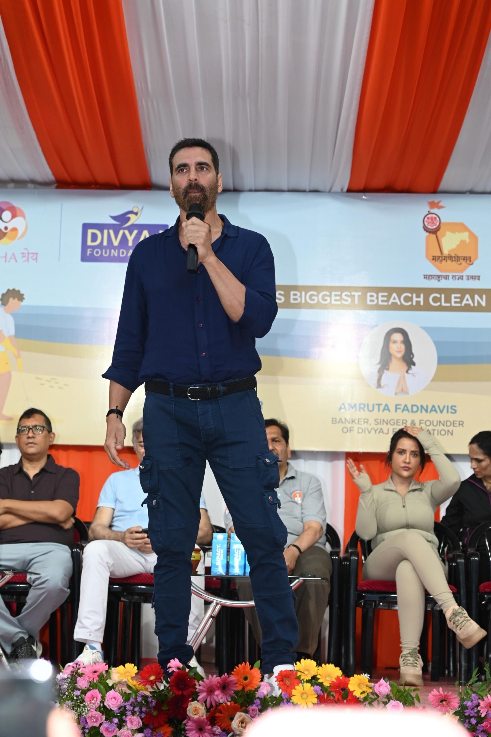 Akshay Kumar at beach cleanup Akshay Kumar at beach cleanup