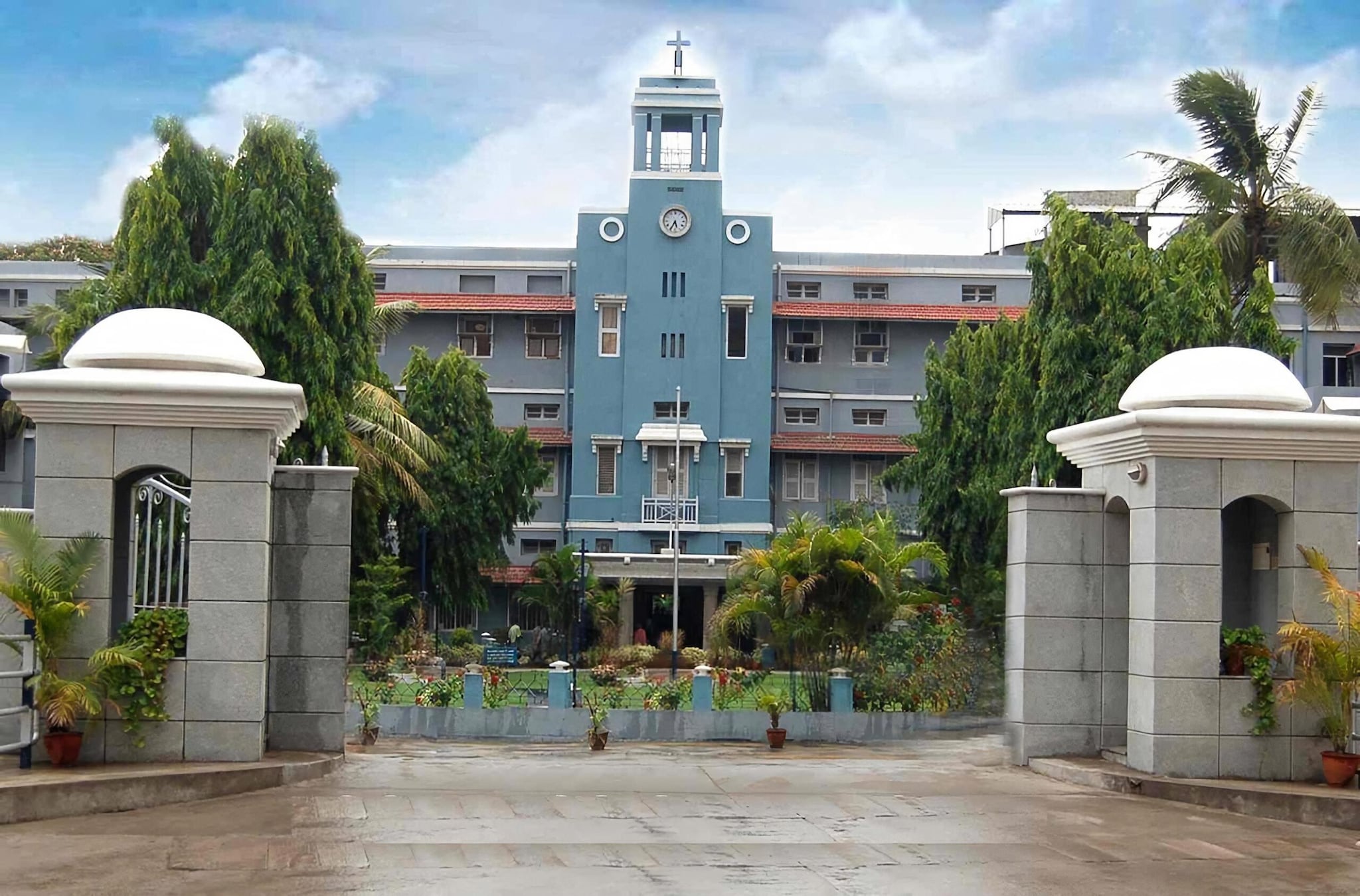 Christian Medical College (CMC) in Vellore, Tamil Nadu, retained the third spot. Approximate fees for first year is ₹41,895.