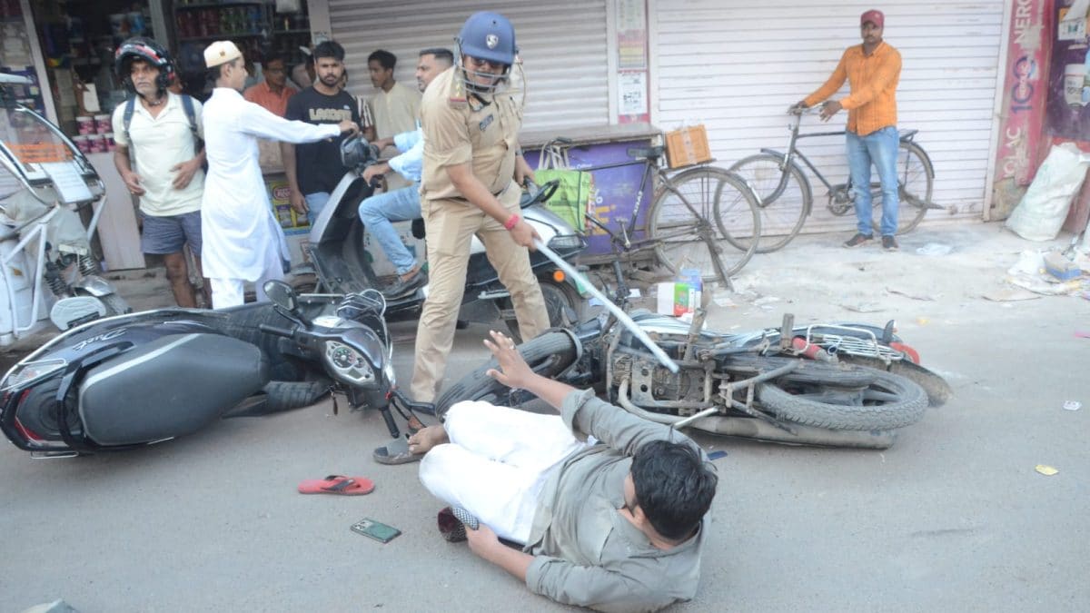 <div>'I Love Muhammad' Movement Triggers Row In UP And Beyond: Violence In Bareilly, Mau, Baghpat & Gandhinagar</div>