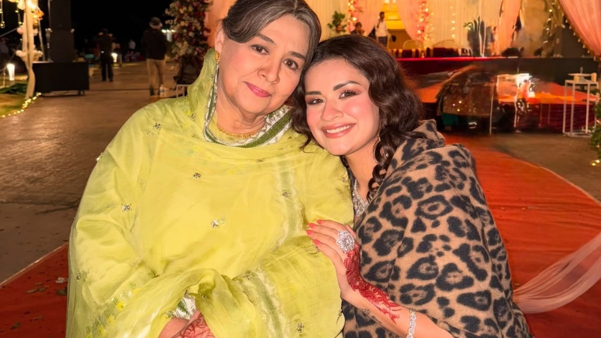 Avneet Kaur Shares Gratitude for Farida Jalal in New Post