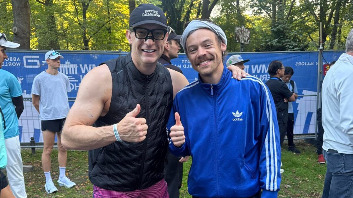 Harry Styles Completes Berlin Marathon, Poses with Paralympian