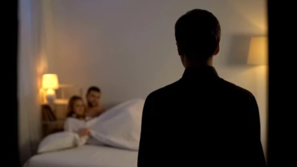 Haryana Man Catches Wife With Another Man At Hotel: ‘Pakde Jaane Ke Baad Bhi Akad…’ | Video