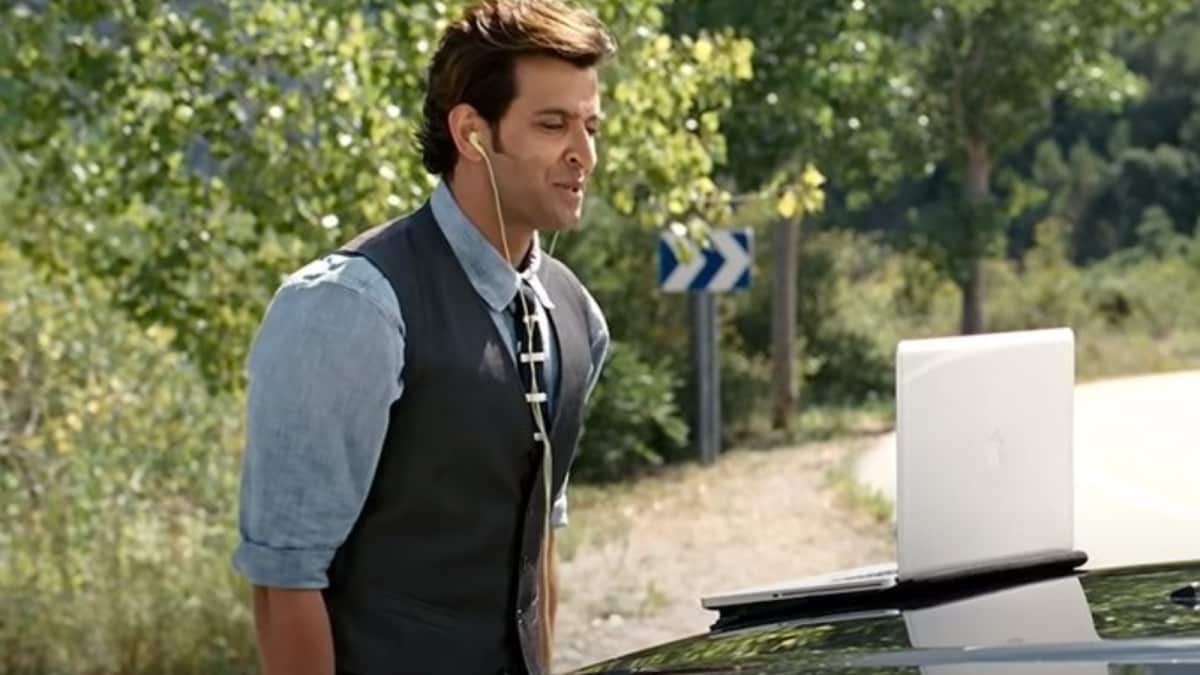 Hrithik Roshan's Work Call Scene: Relatable Reality