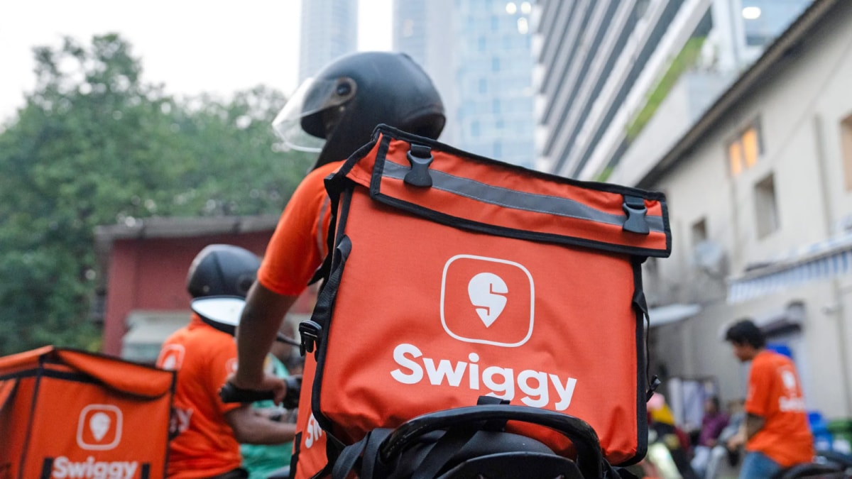 Swiggy Q2 Results: Net Loss Widens To Rs 1,092 Crore Vs Rs 626 Crore A Year Ago, Revenue Up 54% Swiggy Q2 Results: Net Loss Widens To Rs 1,092 Crore Vs Rs 626 Crore A Year Ago, Revenue Up 54%