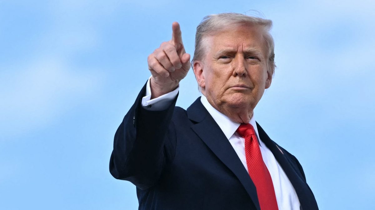 'Two Total Losers': After Kimmel's Show Pulled, Trump Targets Jimmy Fallon, Seth Meyers