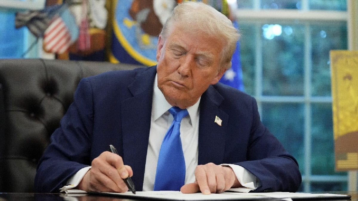 <div>Trump’s $100,000 H-1B Visa Fee Now In Force, Here's 5 Things To Know As New Rule Kicks In</div>